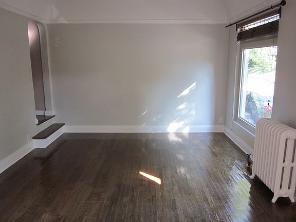 3rd image of 942 S Fairview Ave