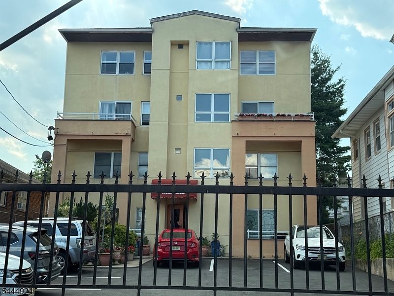 1st image of 468-470 Mount Prospect Ave #4