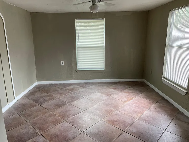 415 S Robbins Ave — Photo 9
