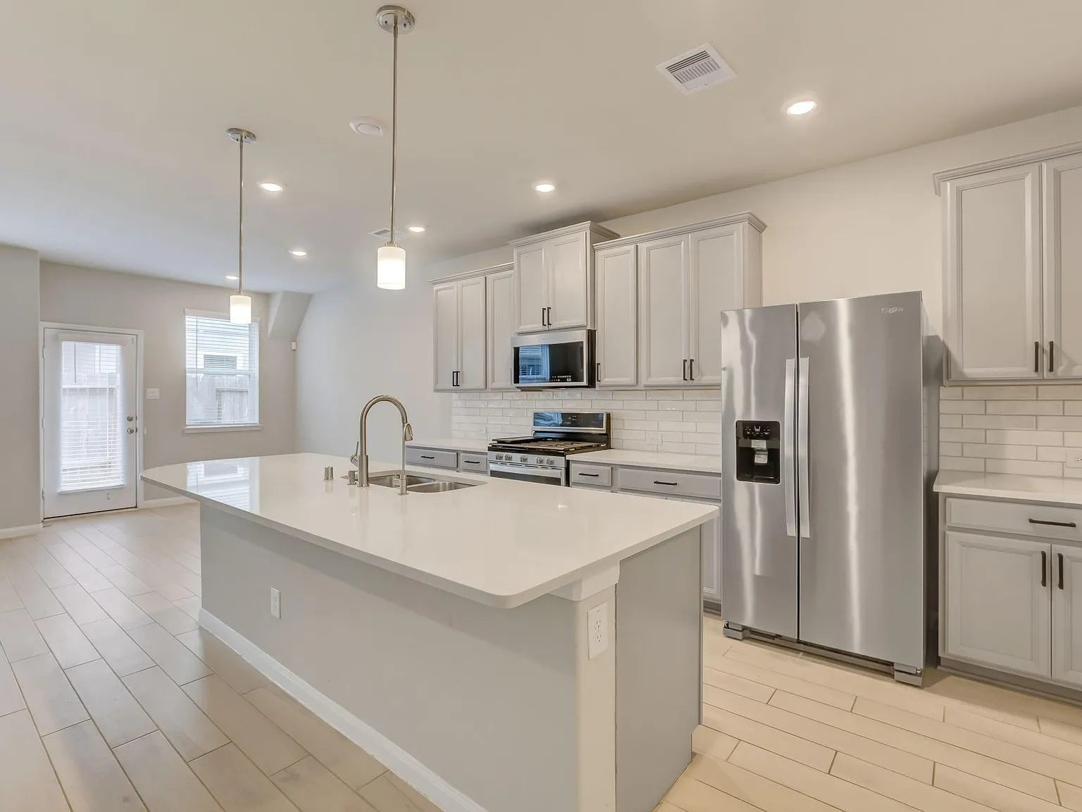 3 bed, 2.5 bath, 1873 sqft, $2,500 — Photo 4