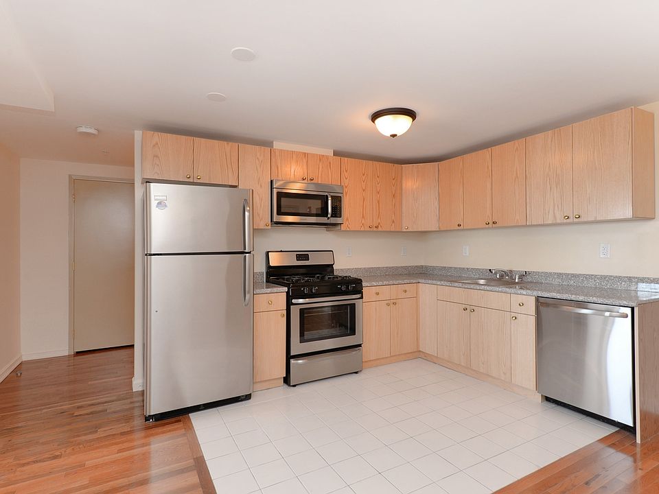 1st image of 15 Brooklyn Ave #2