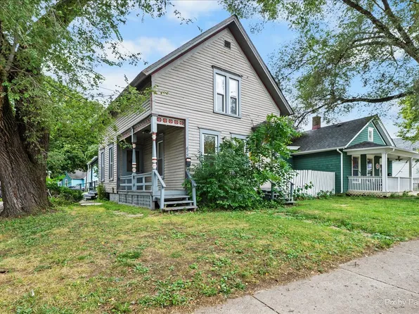 679 Villa St, Elgin, IL 60120
