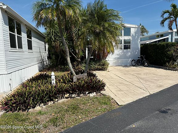 2nd image of 456 Pier Ln #461