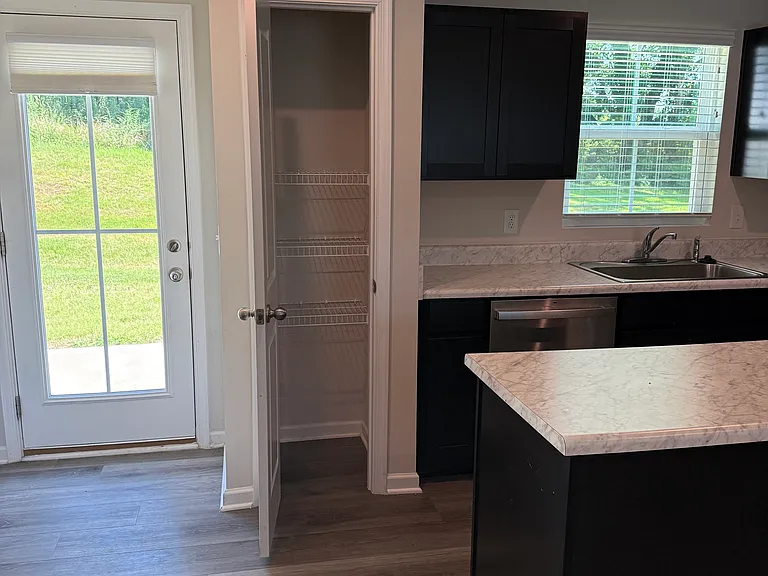 2410 Brokeshire Dr — Photo 5