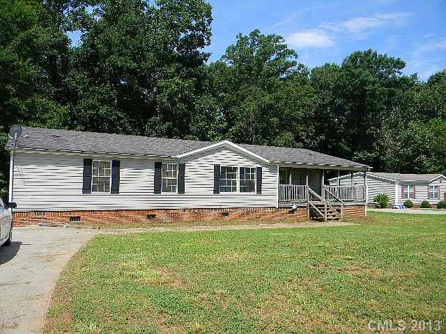 1st image of 135 Sweetwater Dr