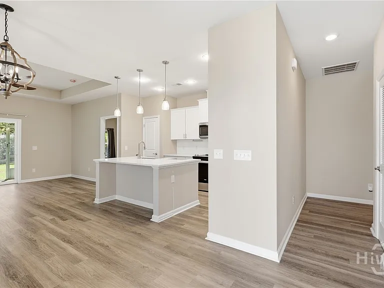 130 Danbury Ct — Photo 4