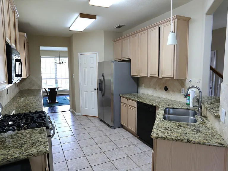3327 Summerwood Ln — Photo 10