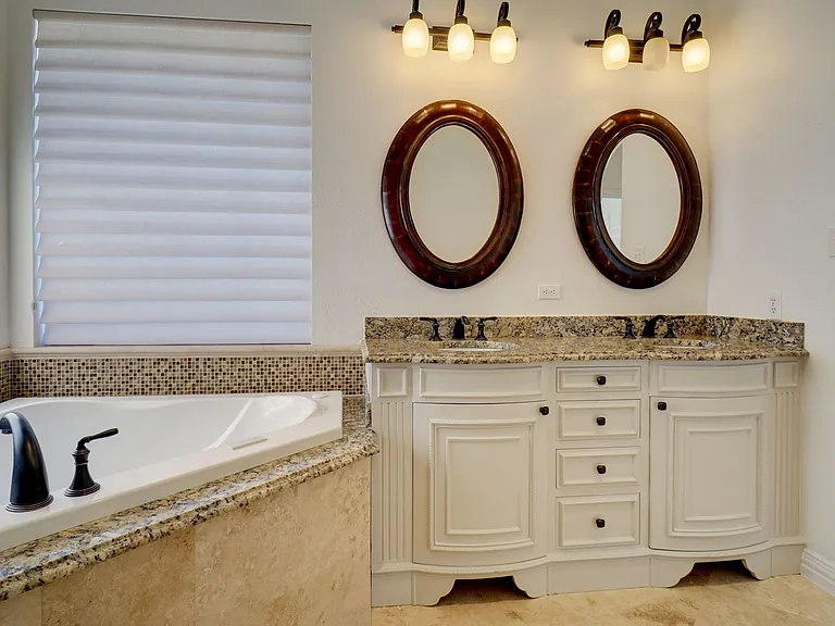 1307 Normandy Dr — Photo 22