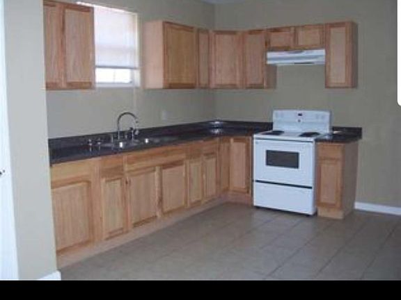 3rd image of 1324 Gordon St