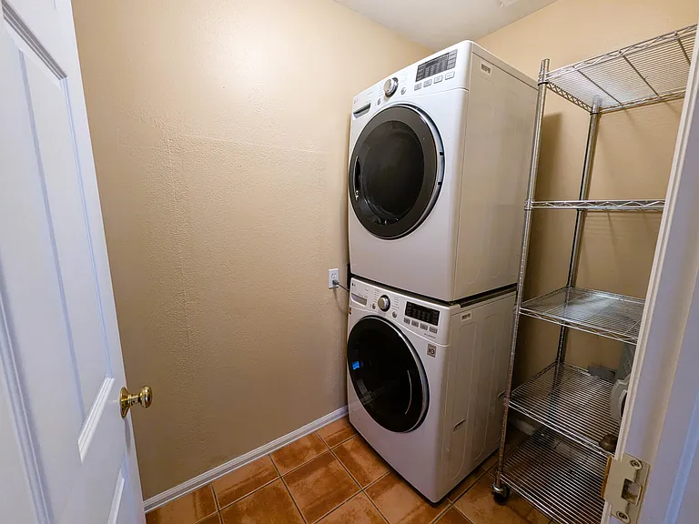 460 1/2 E Scenic Dr — Photo 20