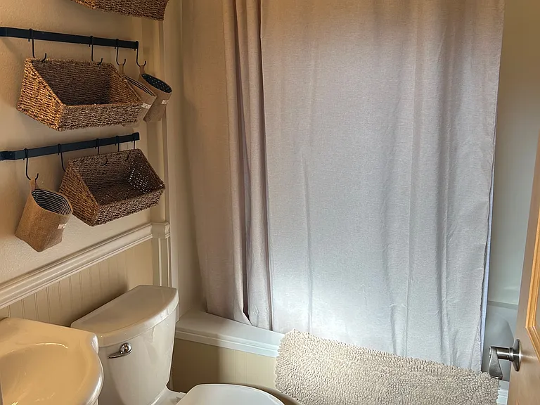Master bath with jetted tub.