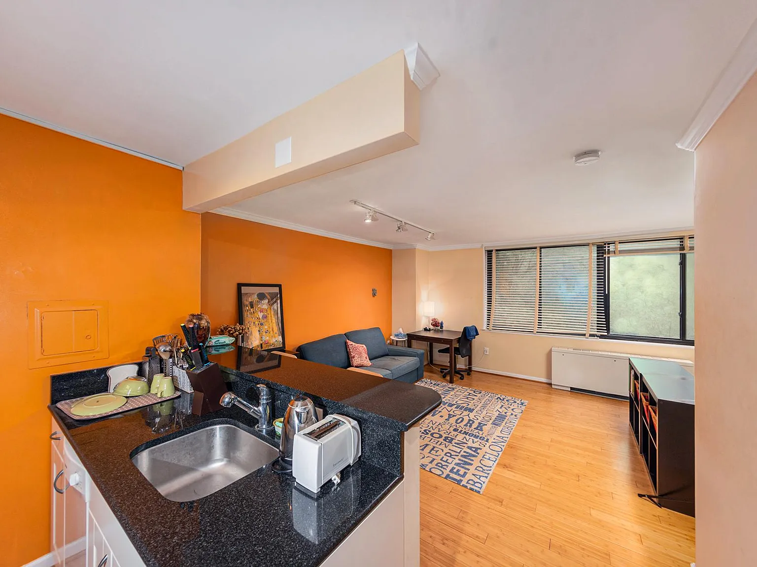 Studio, 450 sqft, $2,200 — Photo 2