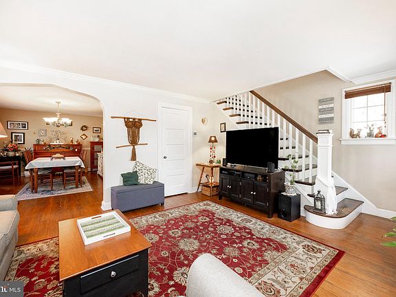 5th image of 287 Griffen St