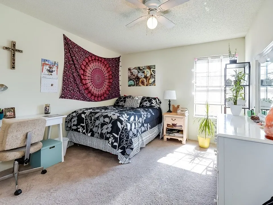 218 N Texas Blvd #105
