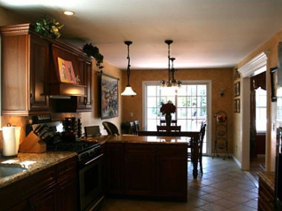 4th image of 14 Spruce Dr