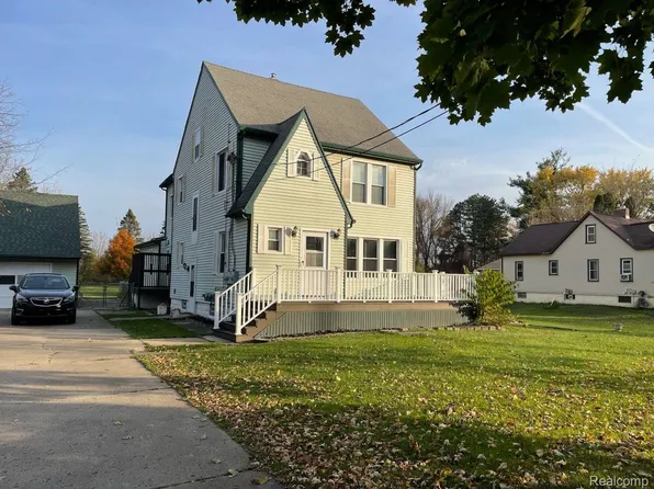 4355 Lapeer Rd, Burton, MI 48509