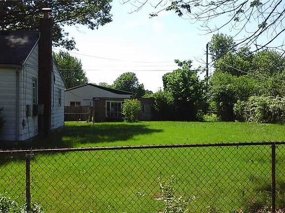 2nd image of 2045 Wilding Ave