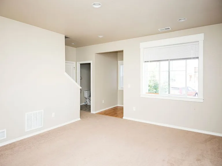 532 Walhalla Ct — Photo 2