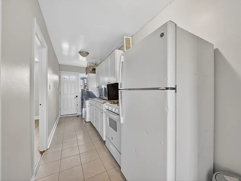 1714 Gales St NE — Photo 9
