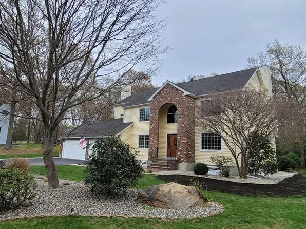 11 Yankee Ln, Ashland, MA 01721