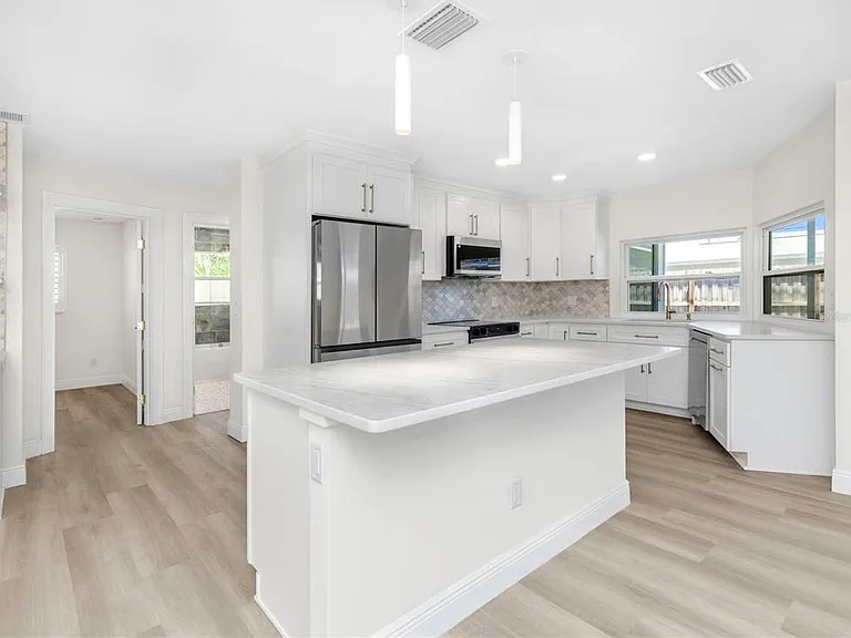 1949 Dolphin Blvd S — Photo 16
