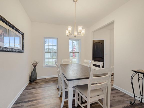 5th image of 555 Spur ROAD