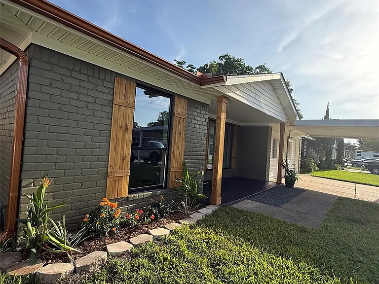 2726 Yale St — Photo 9