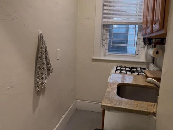 5th image of 212 Hemenway St #5F