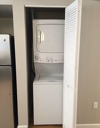 5th image of 1037 Elkgrove Ave APT 4