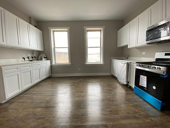 5th image of 2924 N Central Park Ave #3F