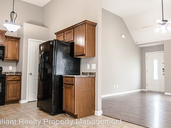 5th image of 321 Chalet Cir