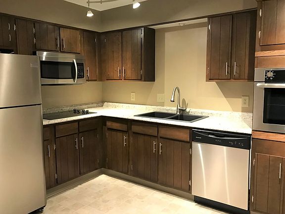 5th image of 408 Holly Ln