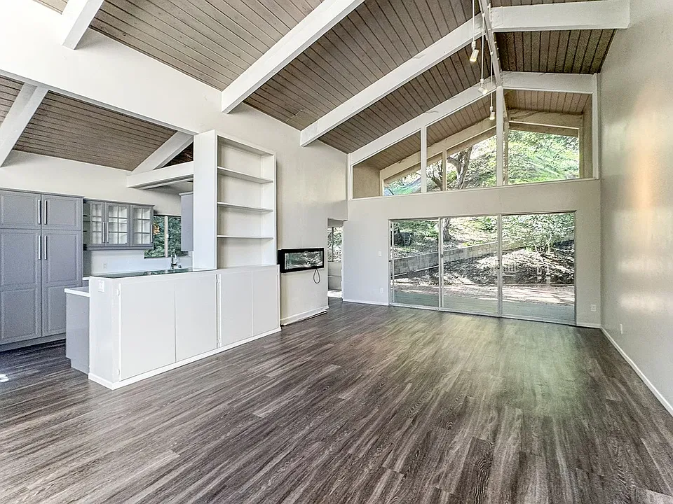 3651 Mandeville Canyon Rd