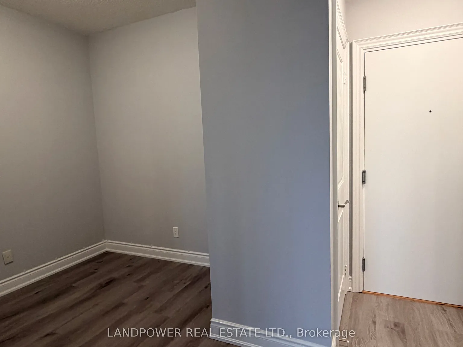 Fontana Condos — Photo 2