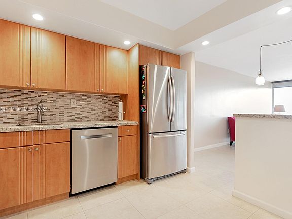 3rd image of 18021 Biscayne Blvd #1203-2S