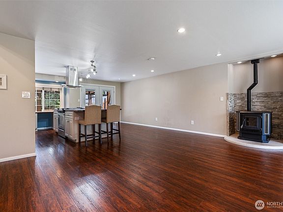 5th image of 3620 Westminster Drive SE
