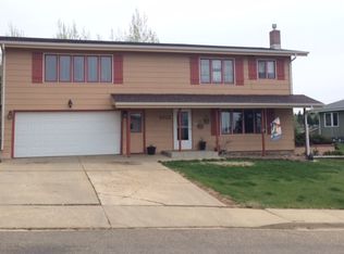 1012 Dell Ave, Dickinson, ND 58601
