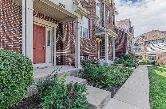 1st image of 926 Charlton Ln #926