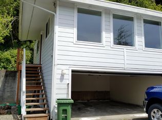 516 N 10th St, Coos Bay, OR 97420