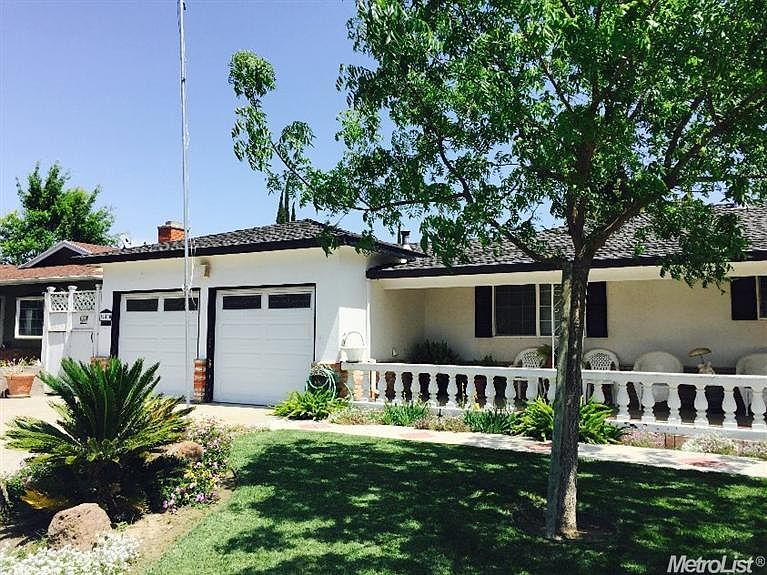 2nd image of 14430 Paiute Way