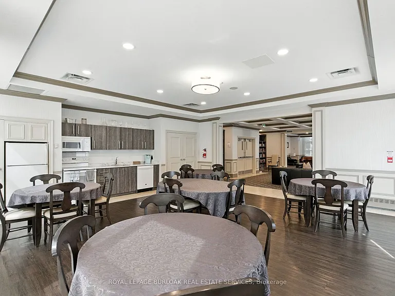 442 Maple Ave #7 — Photo 42
