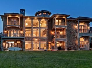 13700 Lake Shore Dr, Clive, IA 50325