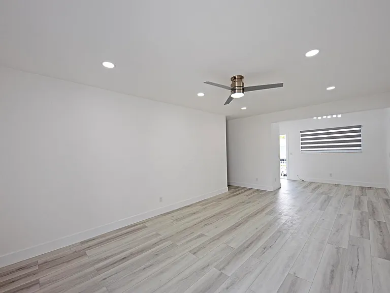350 75th St #203 — Photo 4
