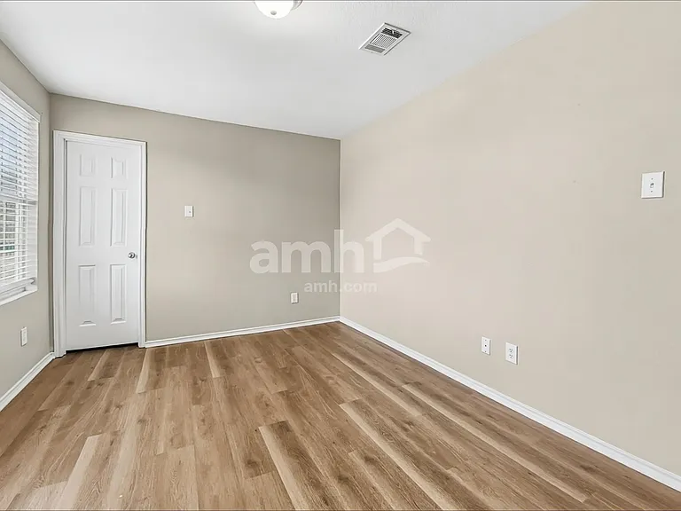 429 Grant Ln — Photo 24