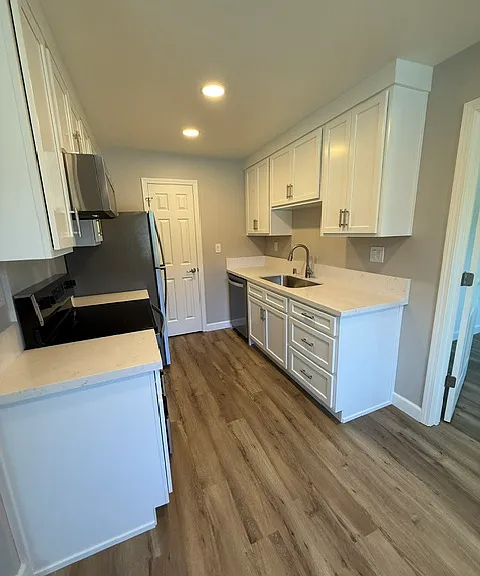 Union Manor — Photo 1