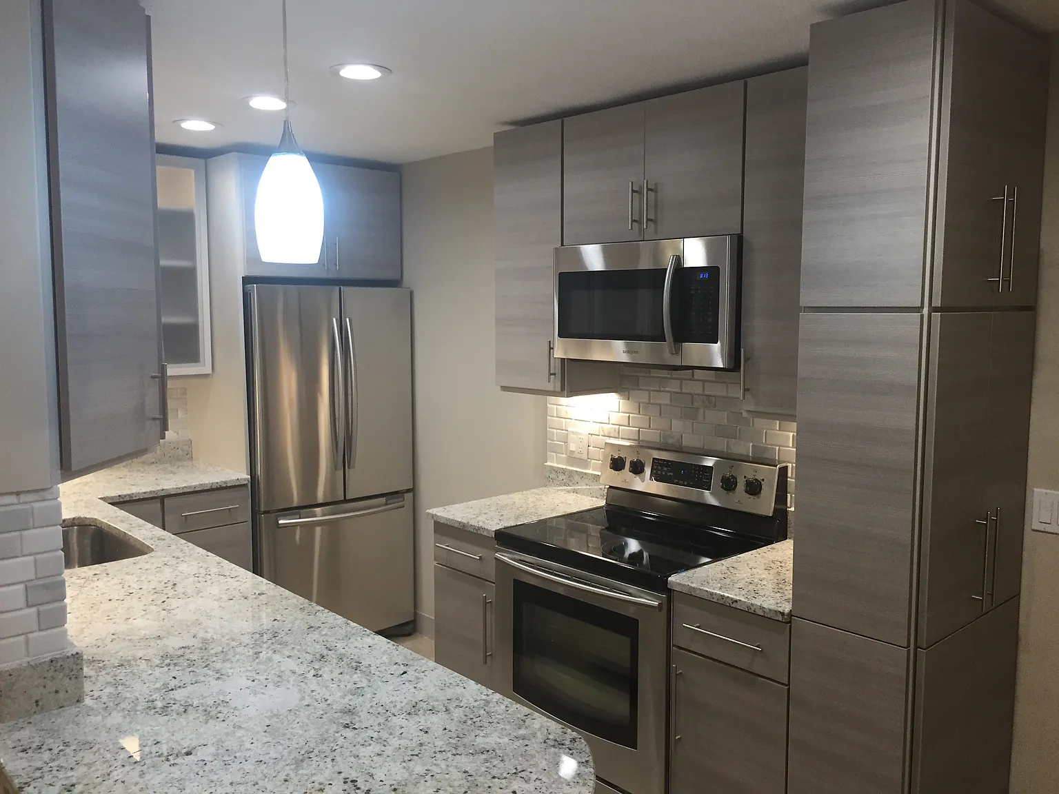 5 bed, 1580 sqft, $6,325 — Photo 2