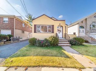 530 Elm Ave, Ridgefield, NJ 07657