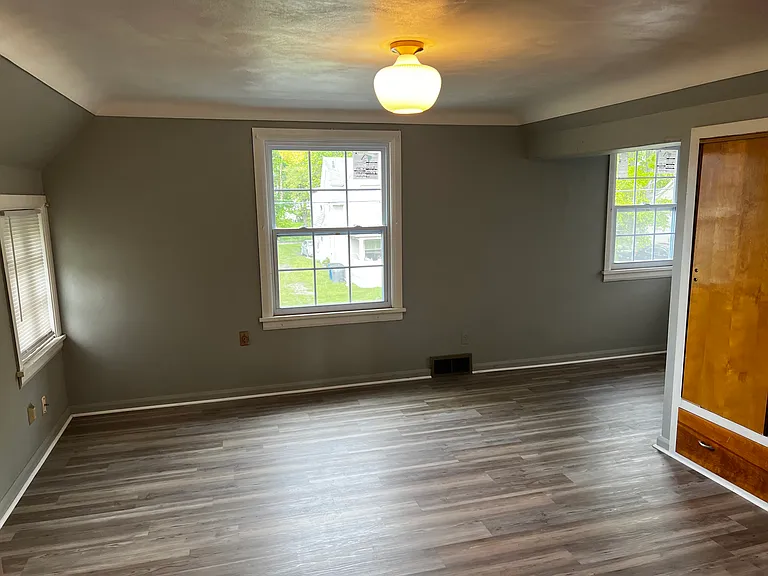 1116 Woodstock Ave — Photo 5
