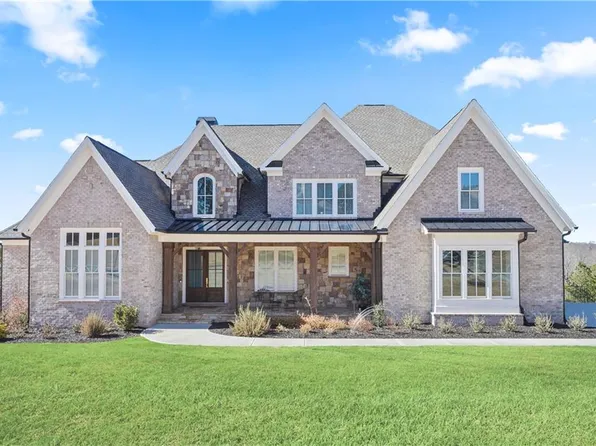 5683 Brendlynn Dr, Suwanee, GA 30024