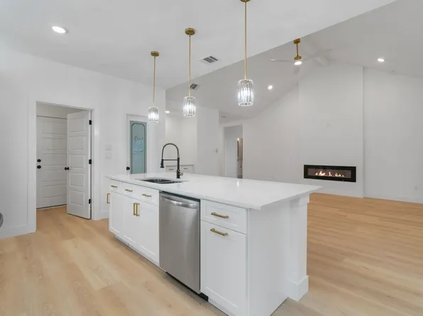 5120 Draper St, Fort Worth, TX 76105